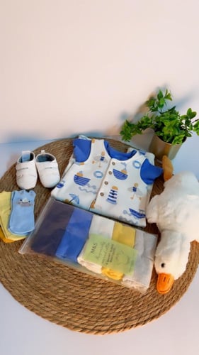 هدية ولادي من ماركس & سبنسر 6-9. اشهر