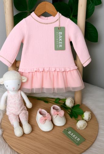 فستان بناتي وردي فاخر من تيد بيكر مع حذاء مطرز ولع...