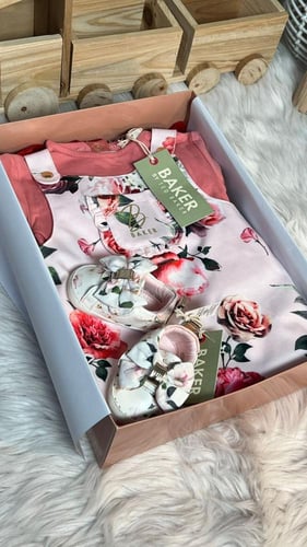 هدية فاخرة للمواليد من تيد بيكر، جودة ممتازة ومقاس...