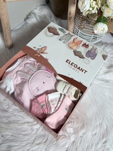 هدية مبتكرة عبارة عن بدلة رائعة بناتي مع شوز وجوار...