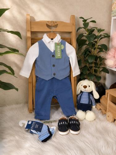طقم مولود فاخر من Ted Baker مع حذاء وجوارب ودمية أ...