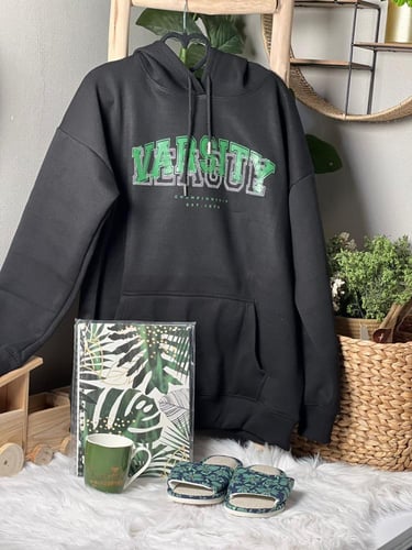 بلوفر نسائي طويل باللون الاخضر والاسود