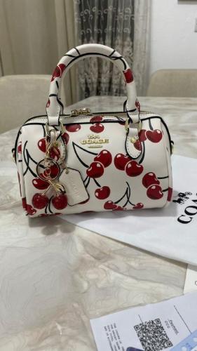 شنطة كوتش كرز