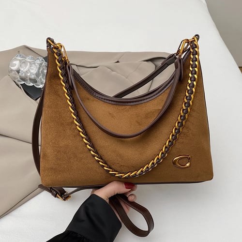 حقيبة نسائية أنيقة تحت الإبط