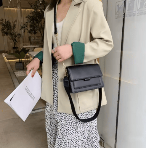 حقيبة كروس من الجلد