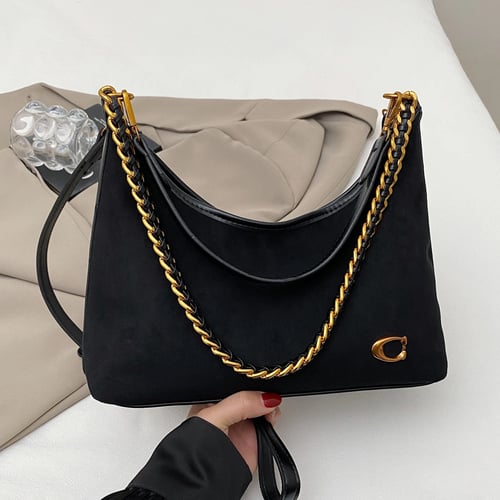 حقيبة نسائية أنيقة تحت الإبط