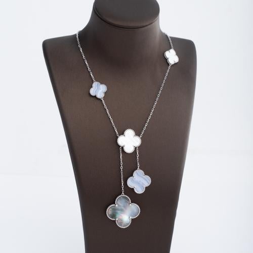 عقد ذهب تصميم عالمي