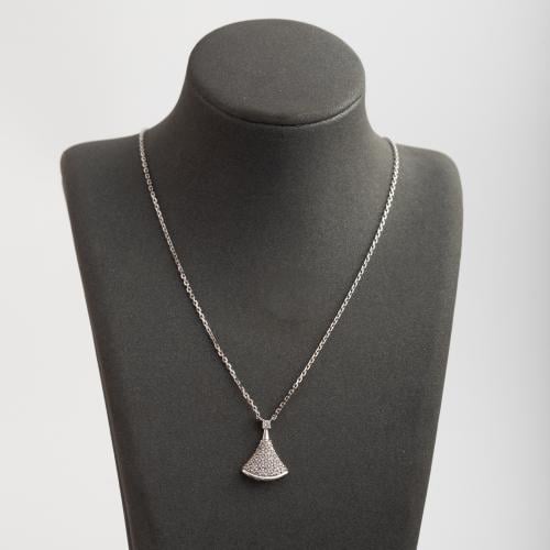 عقد ذهب تصميم عالمي