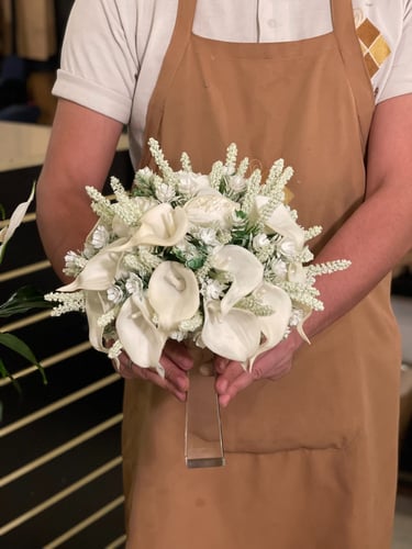 مسكة كالا ورد صناعي مع الكريستال