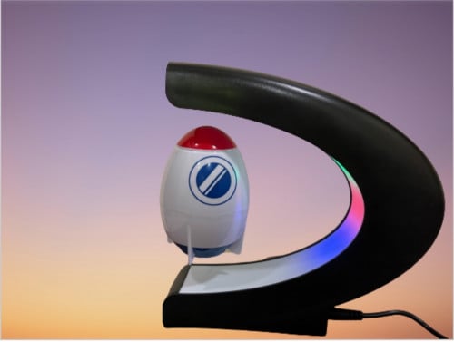 نموذج صاروخ ومركبة فضائيه مغناطيسي