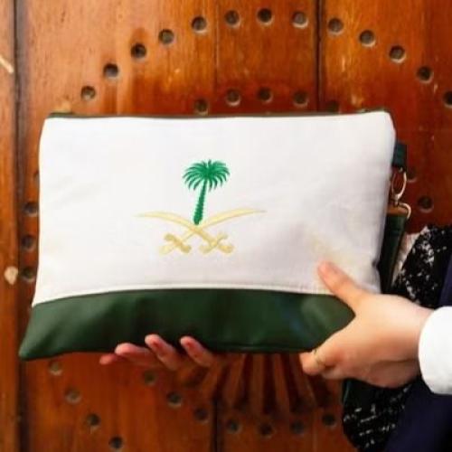 حقيبة باوتش سيفين ونخلة