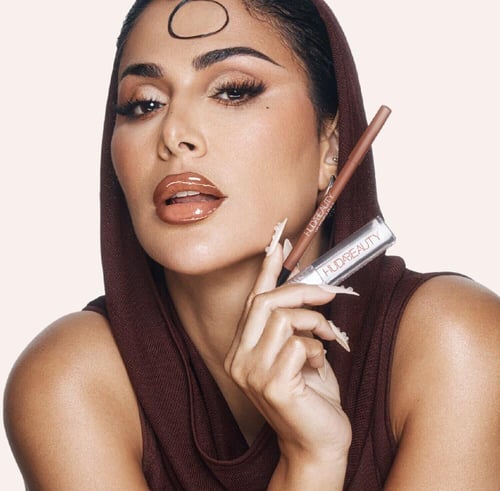 هدى بيوتي ملمع شفاه فو فيلر إكسترا شاين - يو يو يو...