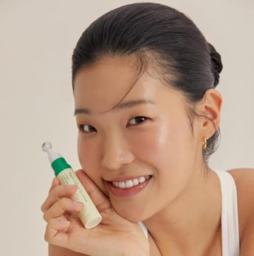 مجموعة العناية بالهالات والشفاه لمظهر أكثر إشراقًا...