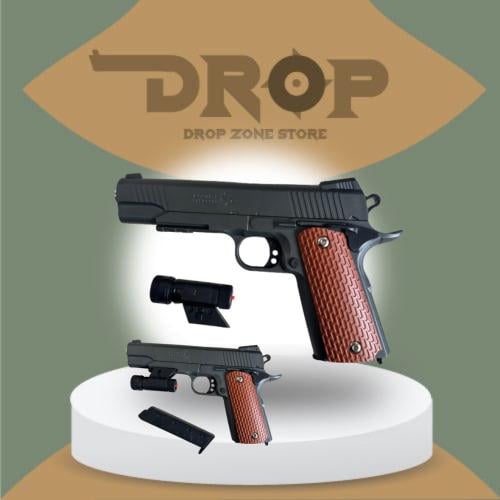 مسدس خرز حديد وثقيل مع كشاف -مشابه للحقيقي