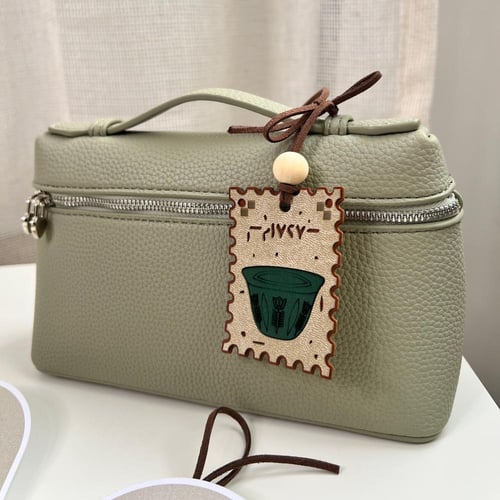 تعليقات يوم التأسيس جلد