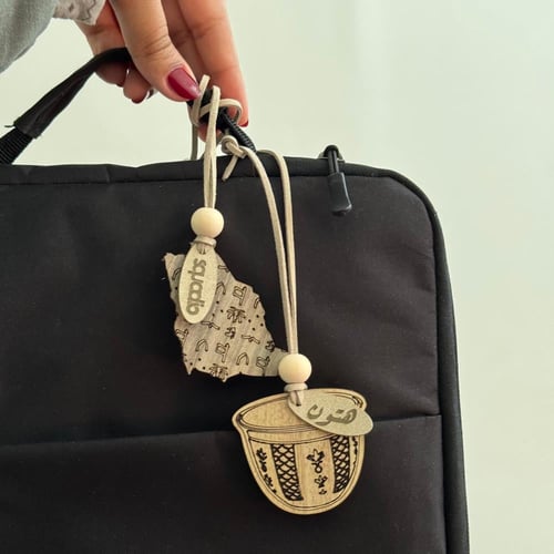 تعليقات خشبية