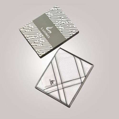 شماغ LAZOREE الأبيض الفاخر بنقشة كلاسيكية