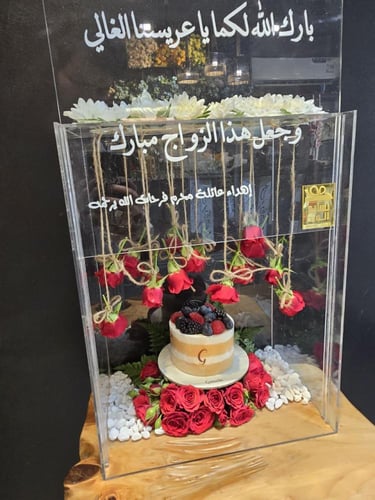 بوكس اكريلك ورد طبيعي وكيكة مقاس 4 انش 10127