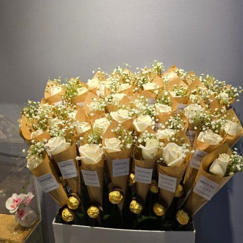 توزيعات ورد طبيعي مع شوكلت فروروشيه وطباعة عبارة 4...