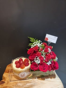 مجسم اكريلك شامل الكيكة 4484