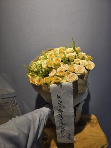 باقة ورد طبيعي وطباعة شريطة AAQ0302