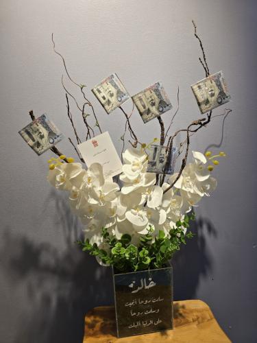 Natural flower vase 35 roses product number AAQ043...