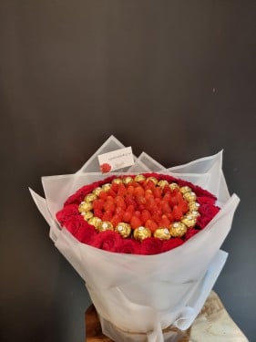 باقة ورد بالشوكلت والفراولة 1043