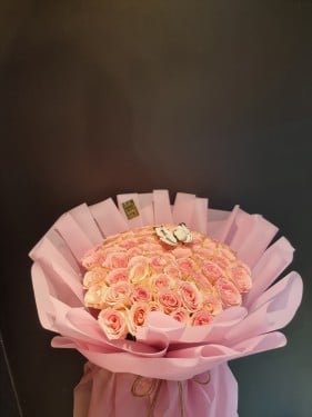 باقة ورد 60 وردة 1045