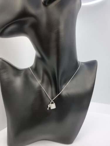 سلسلة نسائية