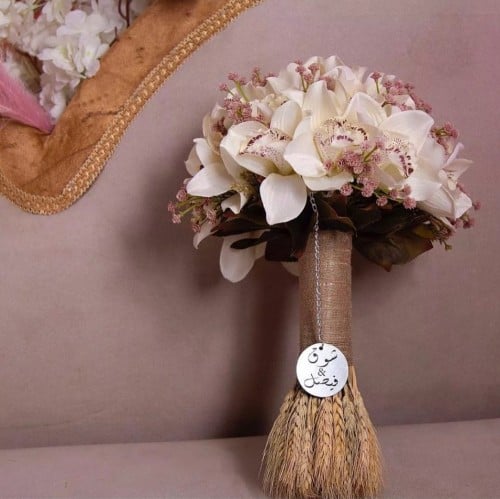 مسكة عروس شامل اللوقو ورد صناعي 0771