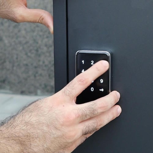 صندوق استلام الشحنات الذكي