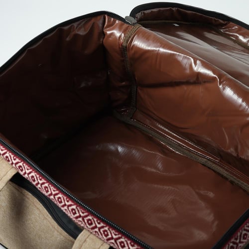 عزبة مطرزة خشبي وسط