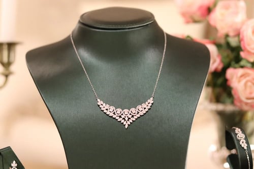 طقم فاخر من الفضة عيار 925 وحجر الزركون - 0381