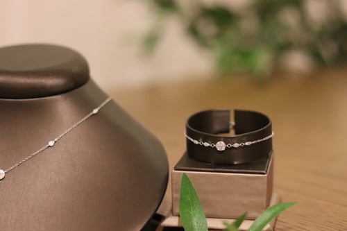 طقم أنيق من عقد وسوارة - 0456