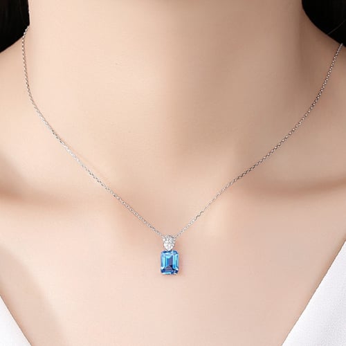 طقم أنيق من الفضة عيار 925 مرصع بفصوص وحجر الزركون...