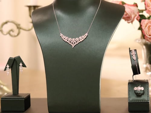 طقم فاخر من الفضة عيار 925 وحجر الزركون - 0381