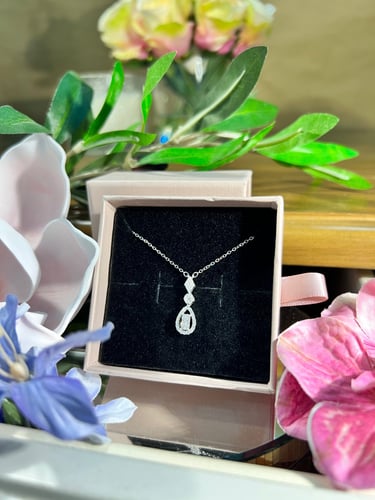 عقد أنيق من الفضة عيار 925 وحجر الزركون - 0423