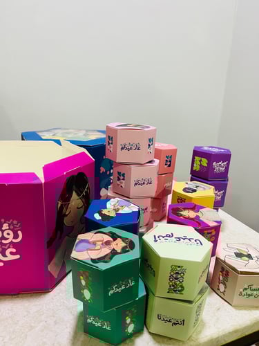 علب توزيعات برسومات متنوعة للعيد