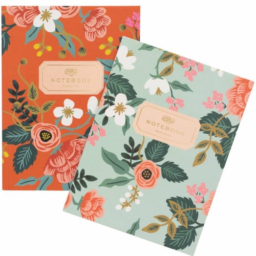 مجموعة من دفترين ملاحظات مزينة بالورود الناعمة