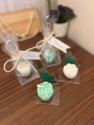 شموع باستناد اكريلك توزيعات لليوم الوطني