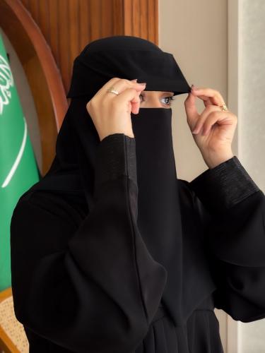 نقاب هديل له مطاطين