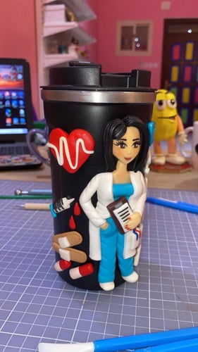 ممرضة كوب حافظ للحرارة