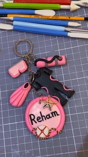 مدالية غواصة باللون الوردي