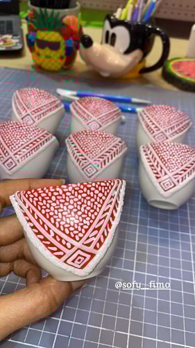 فناجين قهوة العدد 6 فناجين بشكل شماغ احمر