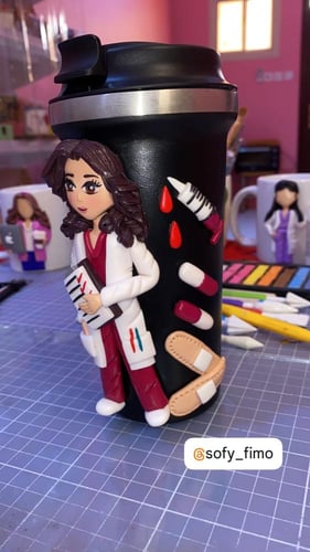 ممرضة كوب حافظ للحرارة