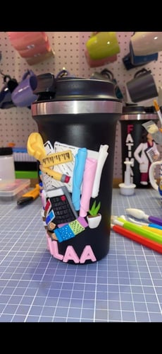 مهندسة تصميم داخلي كوب حافظ للحرارة