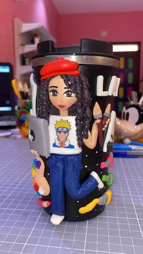 كوب حراري بشكل رسامة تحب الكمبيوتر و شخصيات الانمي