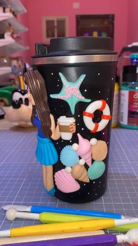 بنت تحب البحر والسباحة كوب حافظ للحرارة