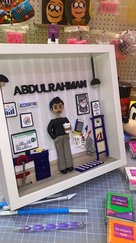 برواز مقاس 27 * 27 طالب يدرس محاسبة تصميم حسب الطل...