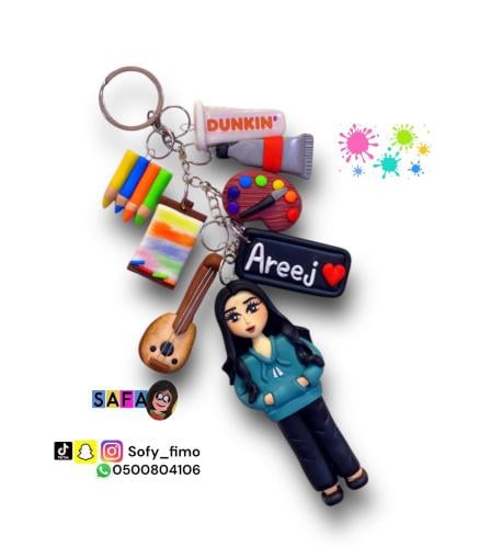 مدالية رسامة تحب الموسيقى